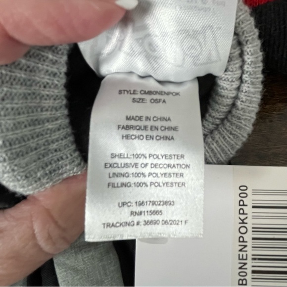 NWT Pokémon knit pom pom beanie hat and insulated glove set, Adult O/S. - Picture 8 of 11